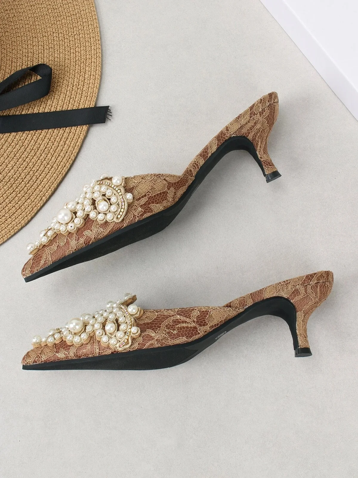 Elegant Ethnic Patterns Height Increasing Slip On Block Heel Mules Pearl