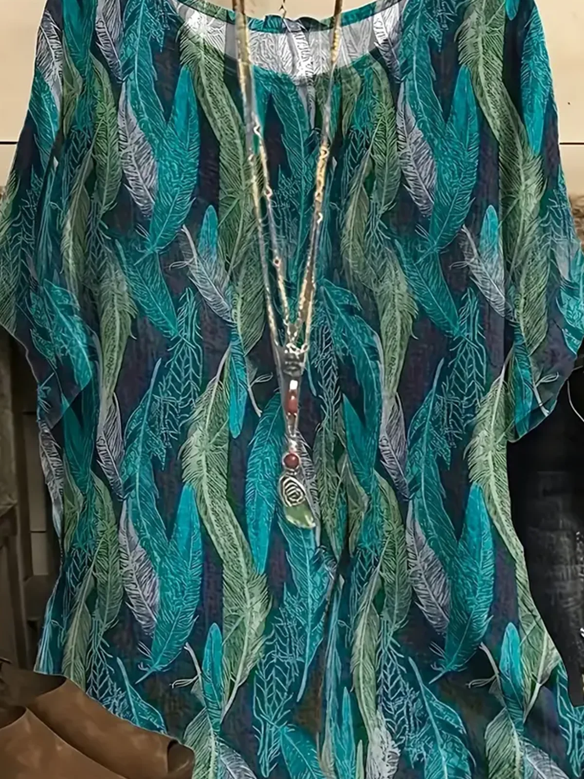 Vintage Feather Pattern Crew Neck Three Quarter Sleeve T-shirt