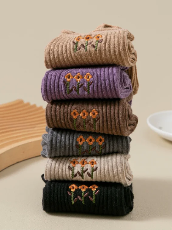 New Pure Cotton Japanese Retro Literary Flower Middle Tube Women's Socks Sweat-absorbent Breathable Embroidered Flower Socks