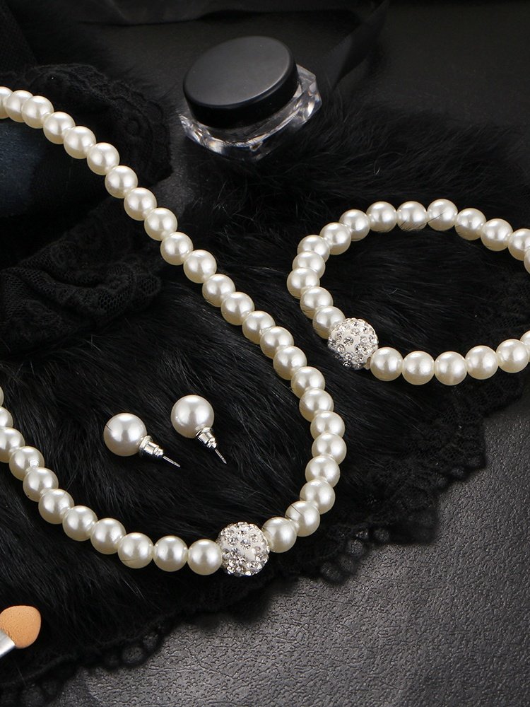 Creative Jewelry Imitation Pearl Necklace Bracelet Earrings Set Three Pieces