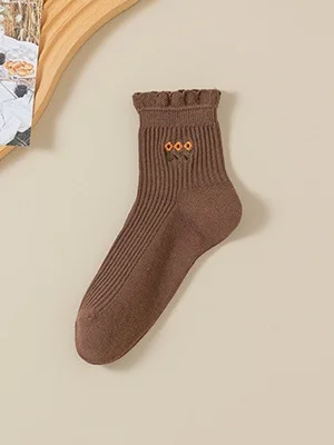 New Pure Cotton Japanese Retro Literary Flower Middle Tube Women's Socks Sweat-absorbent Breathable Embroidered Flower Socks