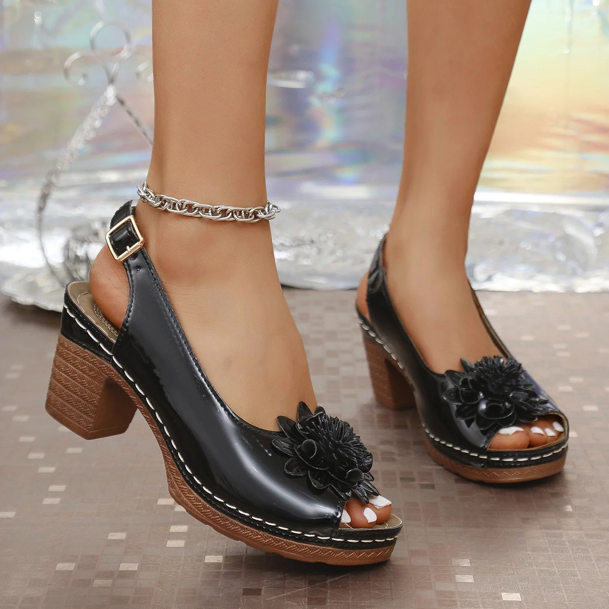 Casual Plain Adjustable Buckle Low Heel Peep-toe Sandals