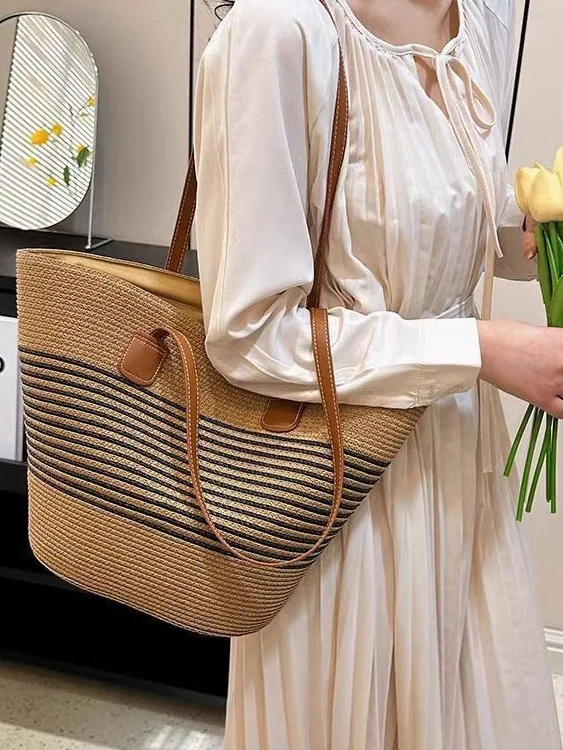 New Straw Bag Women's Summer Handbag Seaside Tote Bag Large Capacity Woven Shoulder Bag High-end Bucket Bag