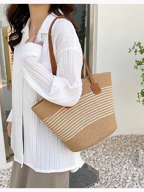 New Straw Bag Women's Summer Handbag Seaside Tote Bag Large Capacity Woven Shoulder Bag High-end Bucket Bag