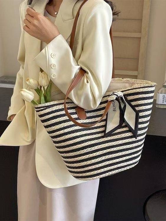 New Straw Bag Women's Summer Handbag Seaside Tote Bag Large Capacity Woven Shoulder Bag High-end Bucket Bag