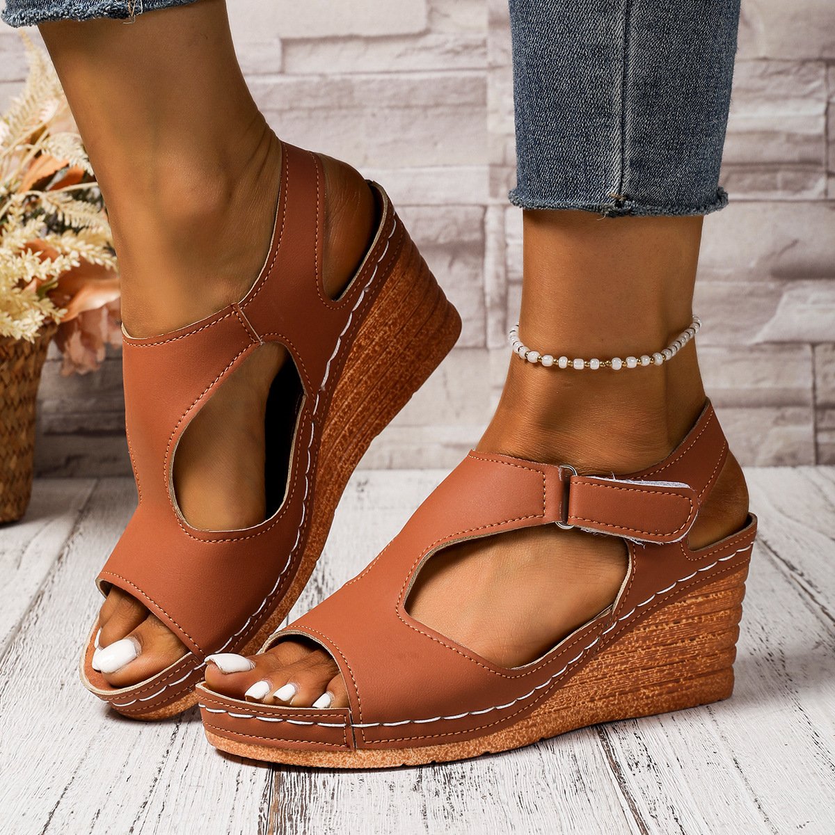 Vintage Plain Adjustable Buckle Block Heel Peep-toe Sandals