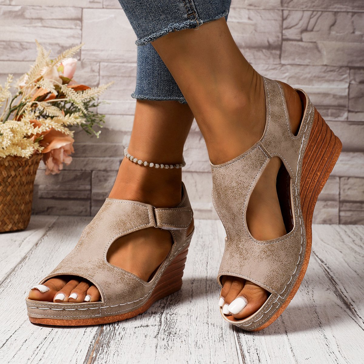 Vintage Plain Adjustable Buckle Block Heel Peep-toe Sandals